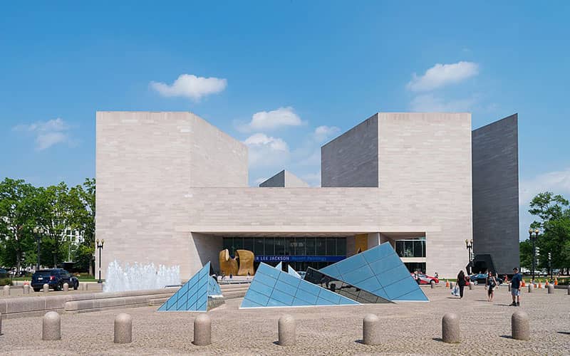 موزه ای با معماری متفاوت و سازه ای چندضلعی