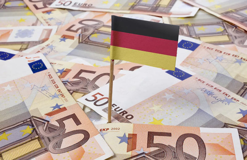 یورو و پرچم کوچک آلمان