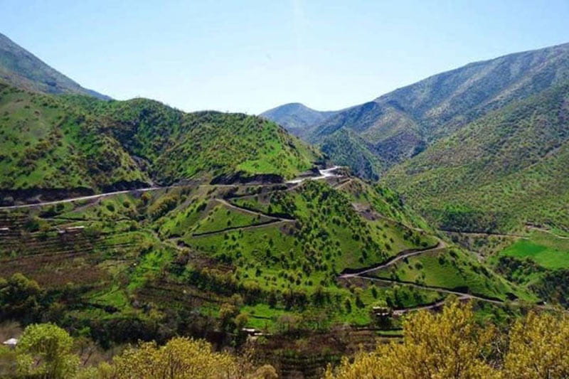 روستای کوهستانی هجیج در طبیعت سرسبز اورامانات