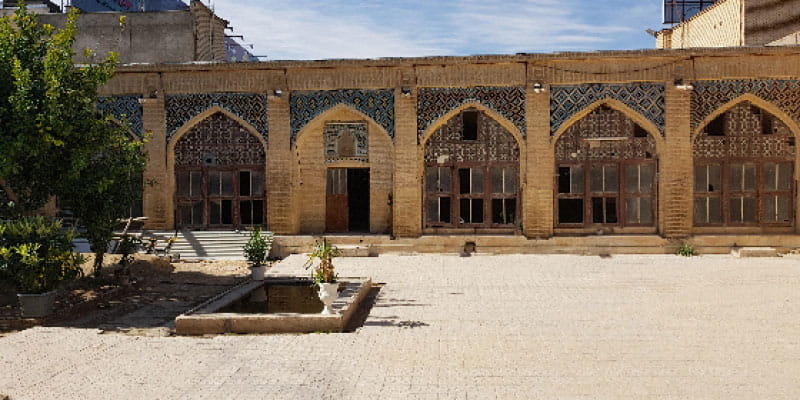 نمای بیرونی مسجد قدس محله تاریخی سر دزک شیراز
