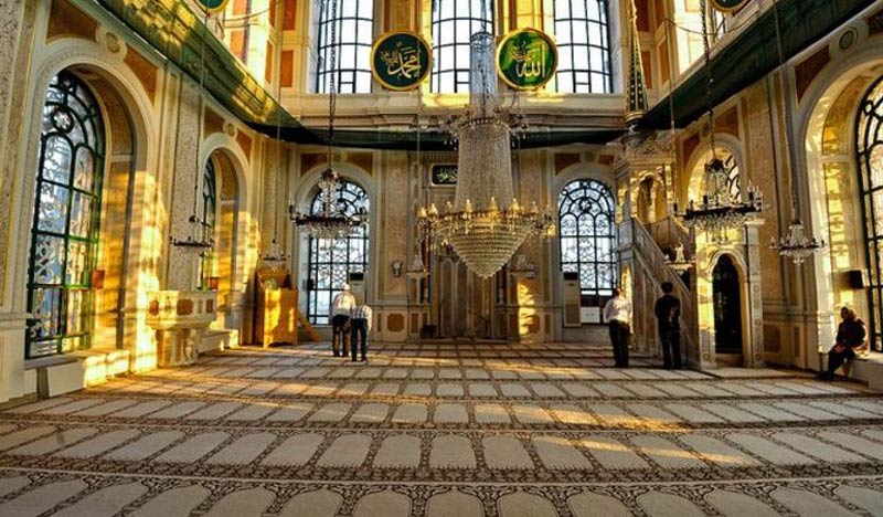 فضای داخل مسجد اورتاکوی