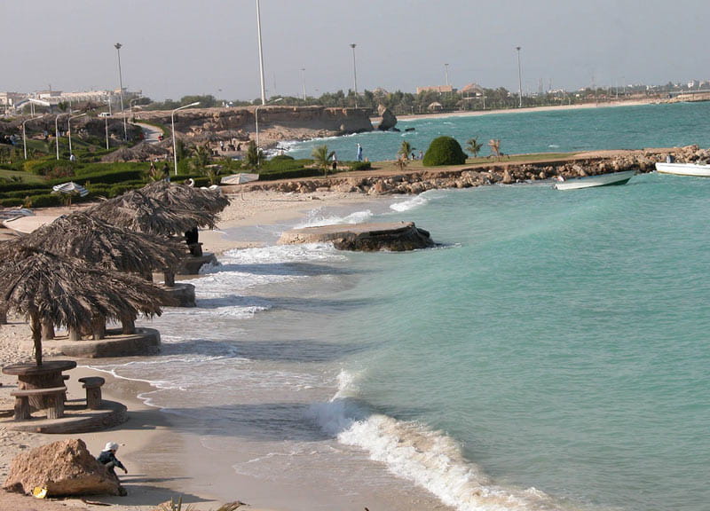 کلبه های حصیری ساحل کلبه هور کیش کنار ساحل خلیج فارس