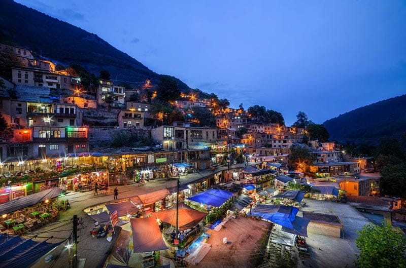 شهر ماسوله در شب با نورپردازی شبانه