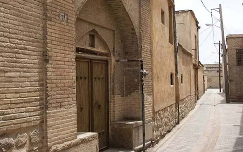 گذر کوچه قدیمی در بافت تاریخی شیراز