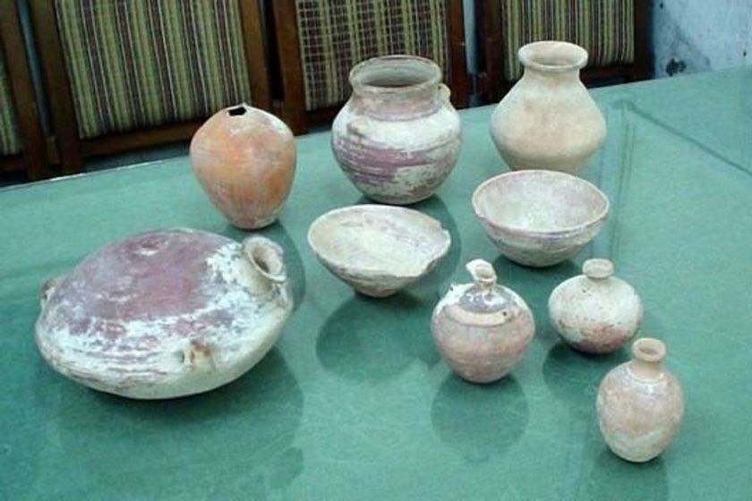 کشف ظروف سفالی با قدمت هزاره اول پیش از میلاد در طارم