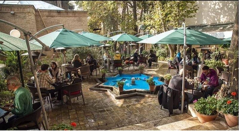 کافه باغ کاریز در باغ خانه شاعران ایران