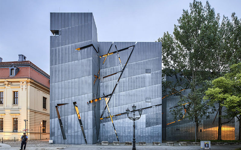 ساختمان مدرن موزه یهود در برلین