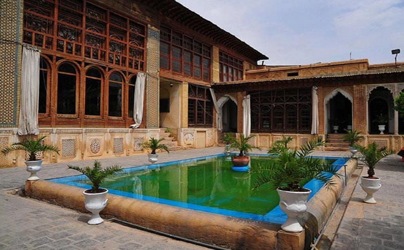 نمای بیرونی خانه فروغ یا موزه هنر شیراز
