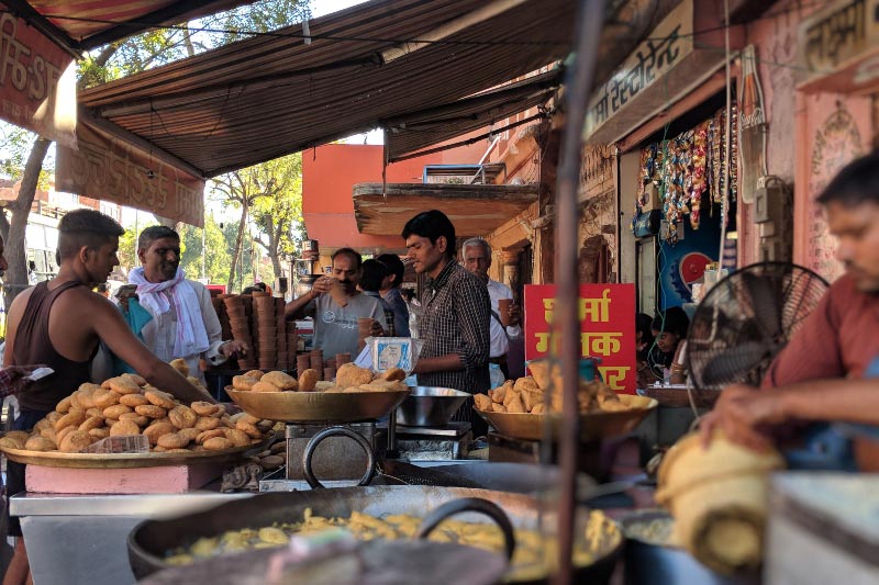دکه‌های فروش غذای خیابانی در هند