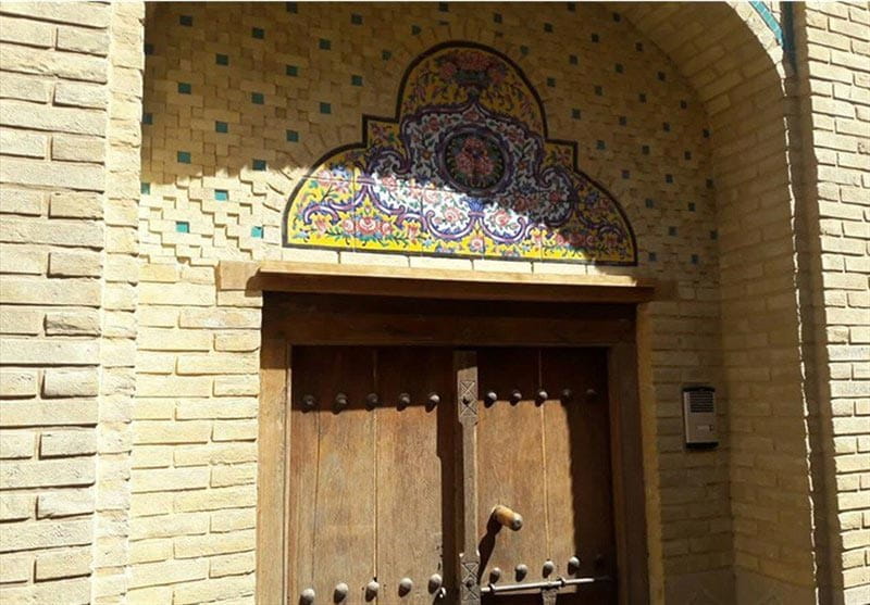 در ورودی یکی از خانه های تاریخی در محله سنگ سیاه شیراز