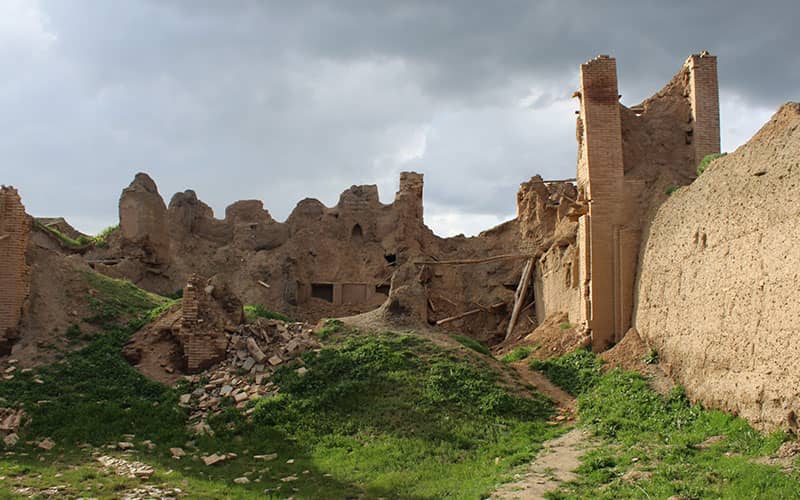 بقایای قلعه ای تاریخی