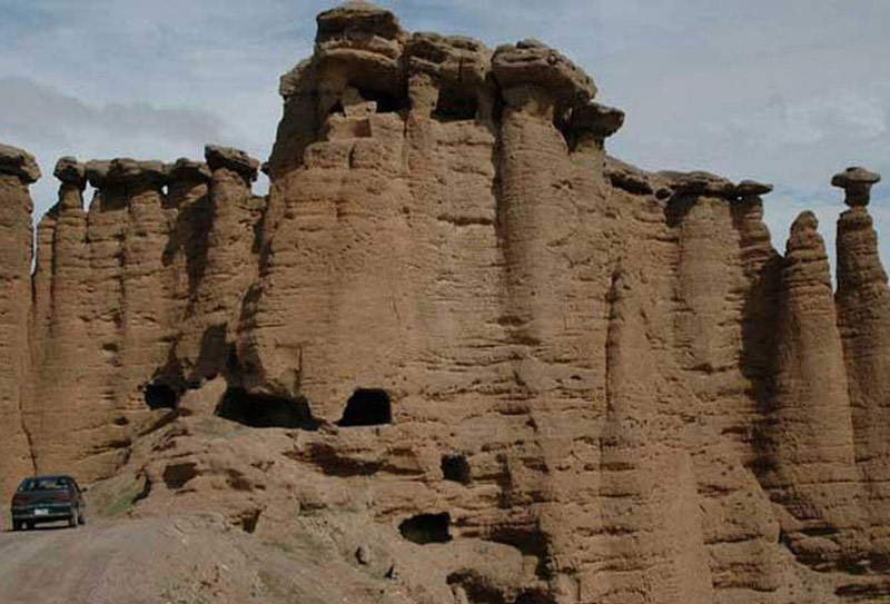 نمای بیرونی از بقایای قلعه پیروز گت سیستان و بلوچستان