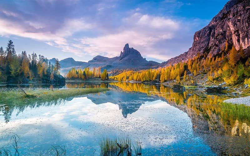 دریاچه ای زلال و زیبا در کوه های دولومیت