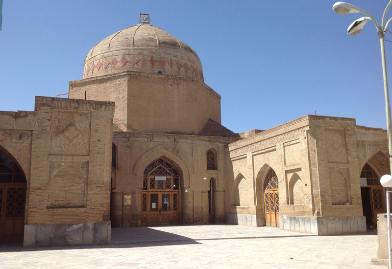 شبستان‌های کنار گنبد در مسجد جامع گلپایگان