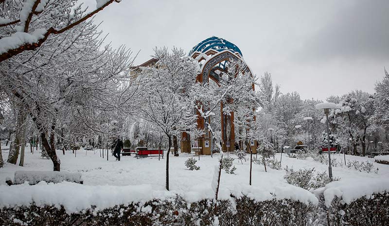 مقبره الشهدای پارک پلیس تهران پوشیده در برف