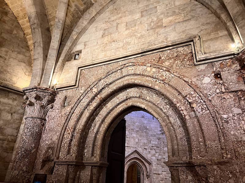 معماری تاریخی قلعه دل مونته