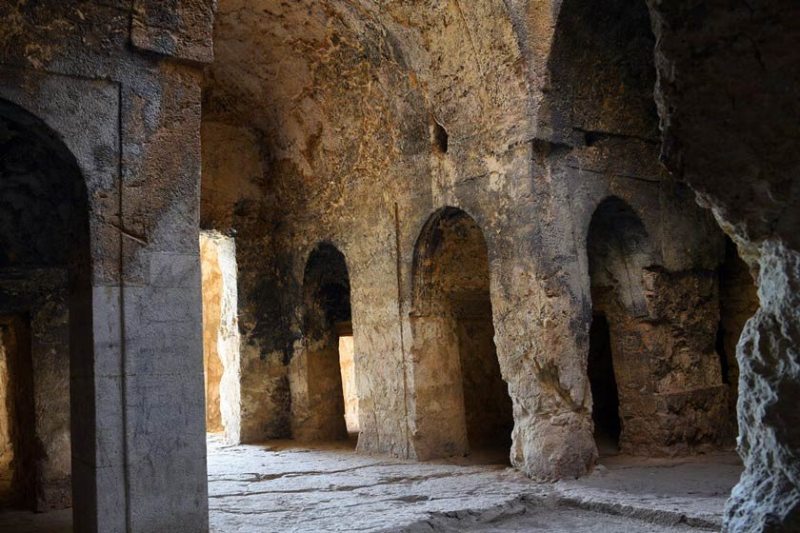 فضای داخلی آتشکده آذرخش در داراب