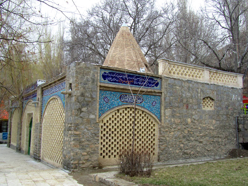 ورودی مقبره بابا پیر