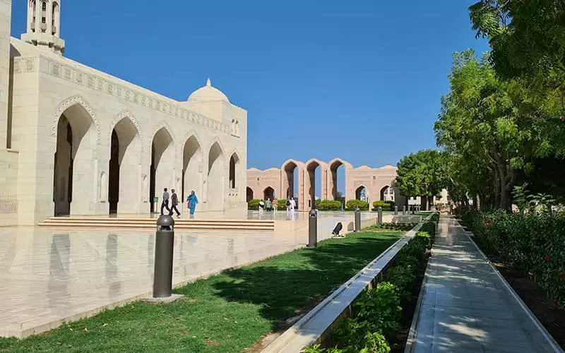 فضای بیرونی مسجد جامع سلطان قابوس