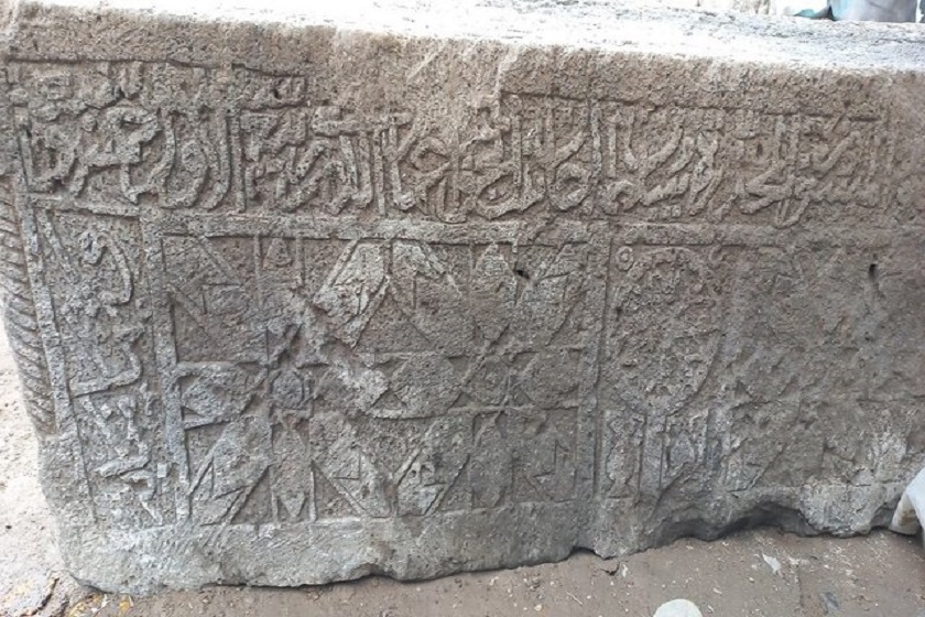 کشف سنگ تاریخی حجاری شده در آذربایجان شرقی