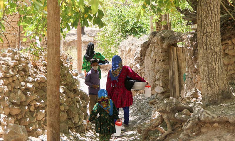 پوشش زنان روستای چنشت