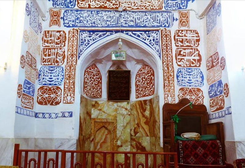 نمای نزدیک از محراب مسجد جامع میمه