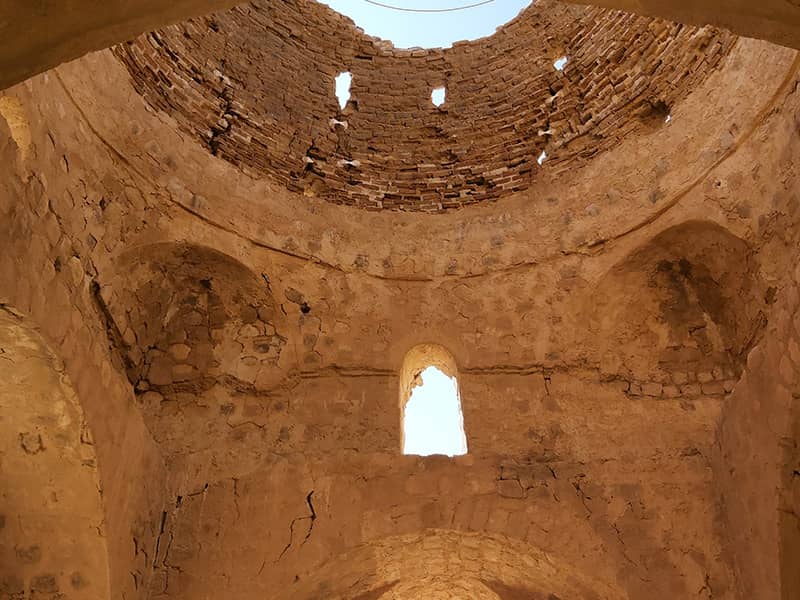 دیوارها و بقایای گنبد در کاخ سروستان
