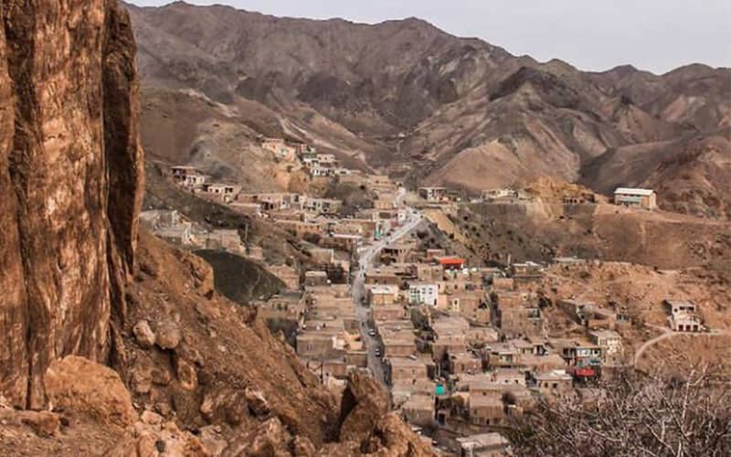 عکس روستای چنشت از ارتفاعات کوهستان