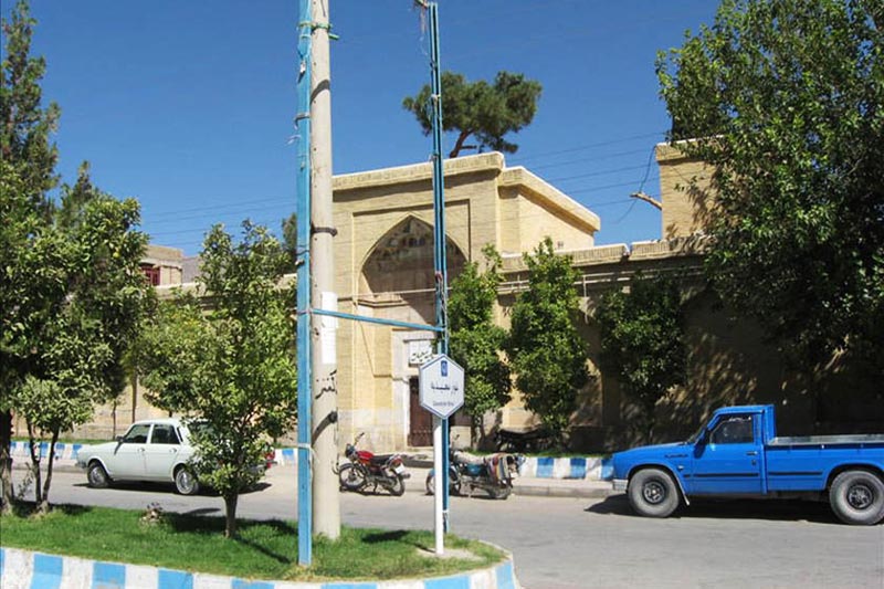 درب ورودی مدرسه علمیه سعیدیه ارسنجان