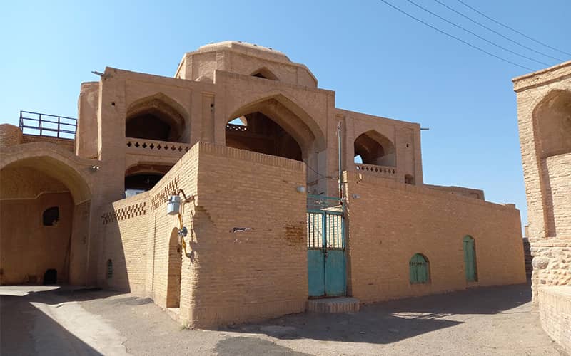 نمای آجری مسجد خسرو در اردستان