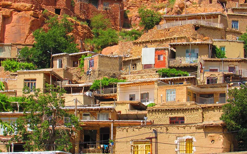 خانه های پلکانی در روستای اسفیدان