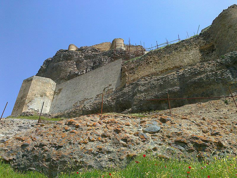 دیواره‌های قلعه قهقهه