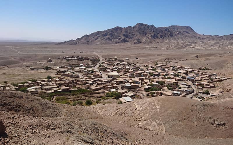 خانه های خشتی و یک طبقه در روستای رشم