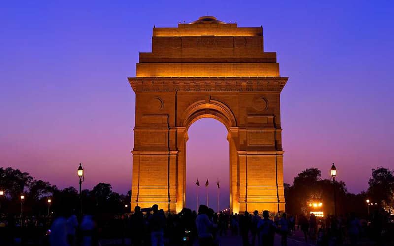 دروازه هند در نورپردازی شب
