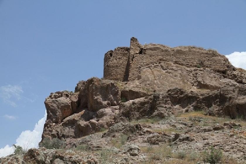 کاوش و مرمت قلعه تاریخی در الموت کلید خورد | تلاش برای کشف اسرار دژ نفوذ ناپذیر الموت