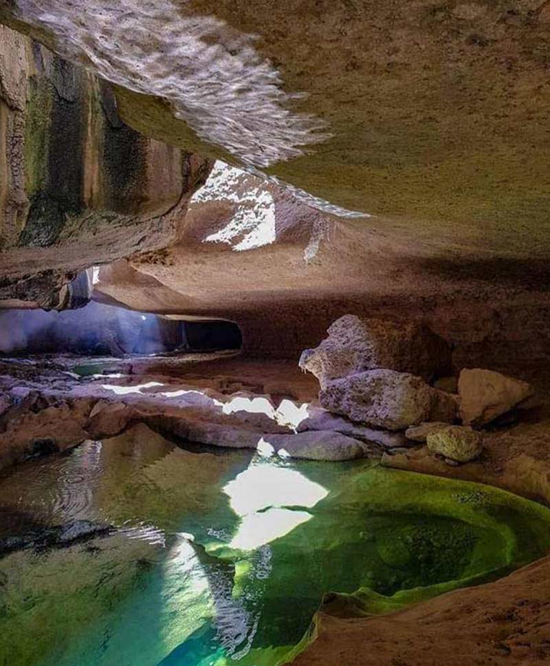 حوضچه های فیروزه ای در مسیر دره شوتاریکو هرمزگان