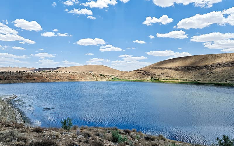 دریاچه پرآبی در روستای بزنگان