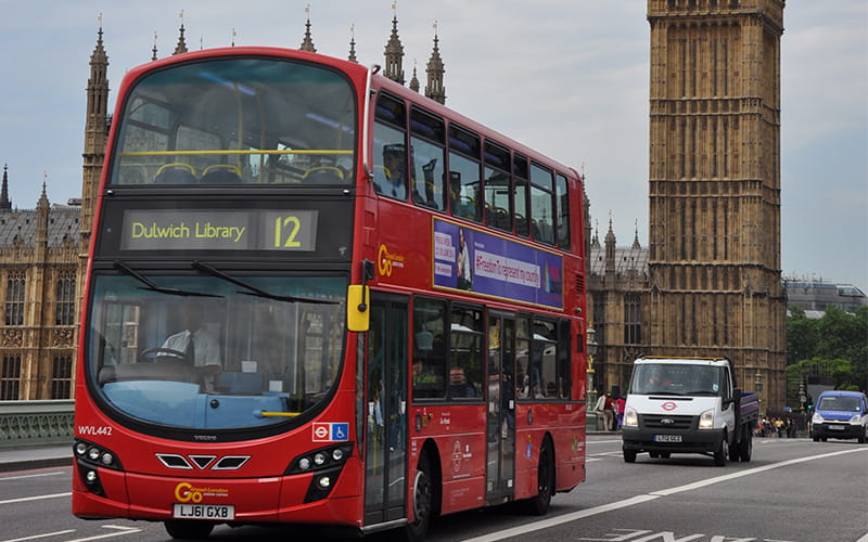 اتوبوس دو طبقه قرمز در لندن