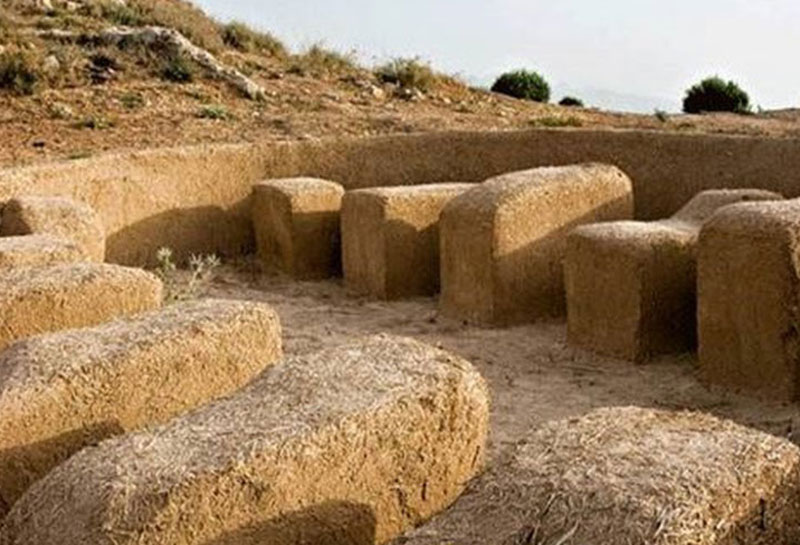 دیواره های خشتی کوتاه در شهر باستانی گور از نمای بالا