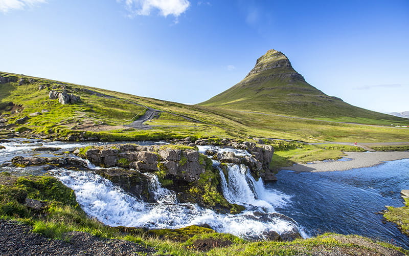 جریان رودخانه در منطقه ای کوهستانی در ایسلند