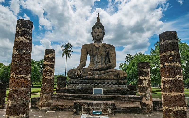 مجسمه بودای نشسته در تایلند