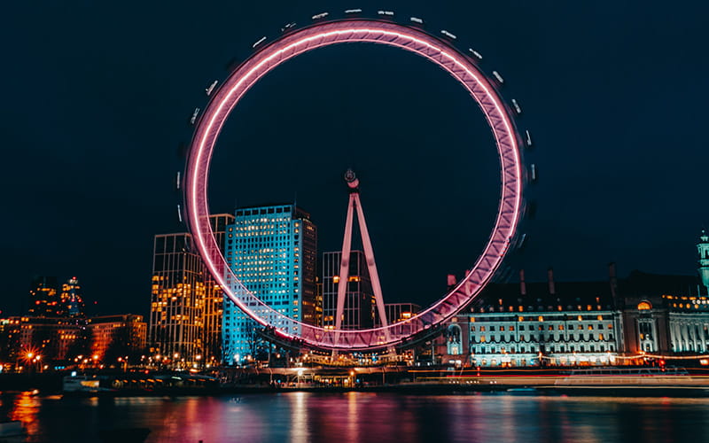 چرخ و فلک لندن در شب