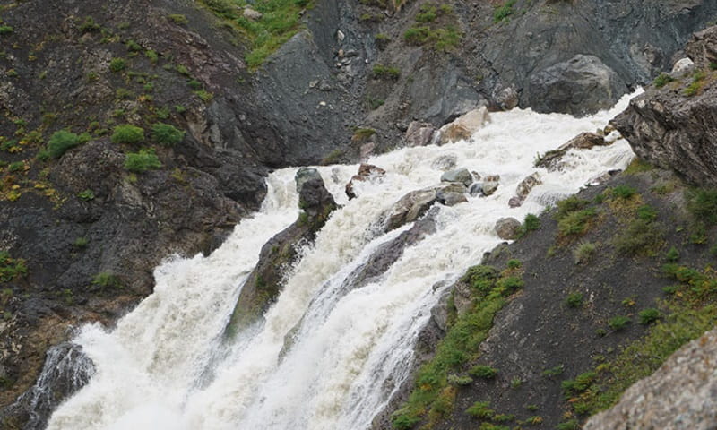 آب های خروشان آبشار سوله دوکل