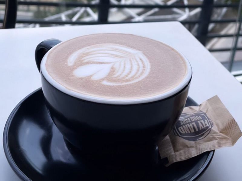 قهوه در کافه فلای لند تهران