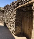 در چوبی قدیمی در روستای ورکانه