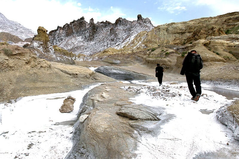 مسیر دسترسی به گنبد نمکی جاشک