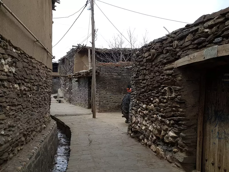 خانه‌های سنگی در روستای ورکانه