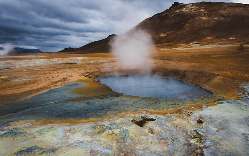 حوضچه آب کوچکی در ایسلند