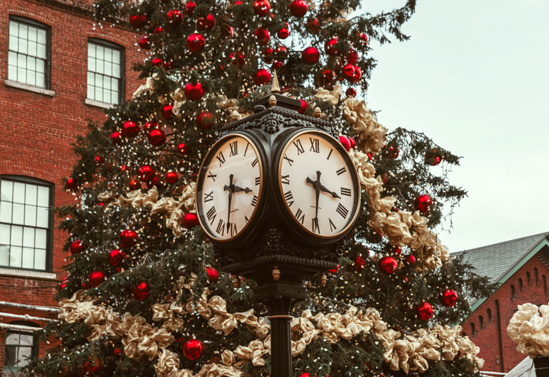 ساعت قدیمی و کریسمس در آمریکا