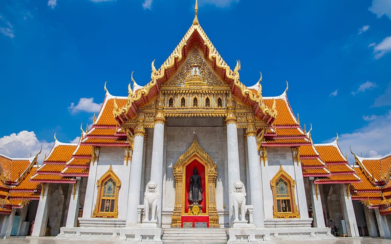 ساختمانی سفید و طلایی در تایلند